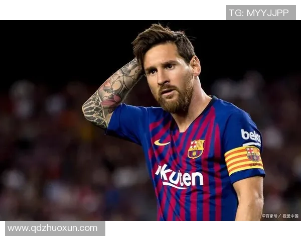 球星足球场上飞驰如风瞬间急速冲刺展现超凡速度与力量